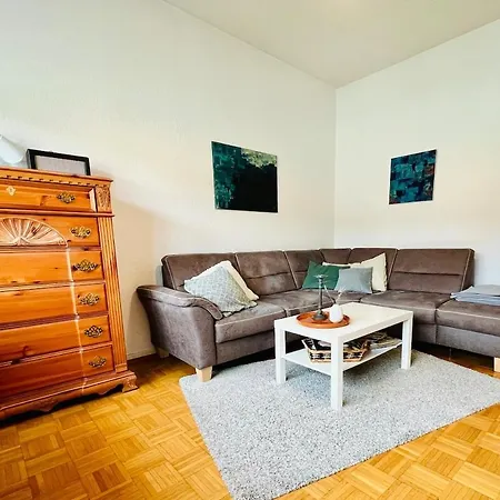 Gemuetliche Mit Balkon Und Top-anbindung Keulen