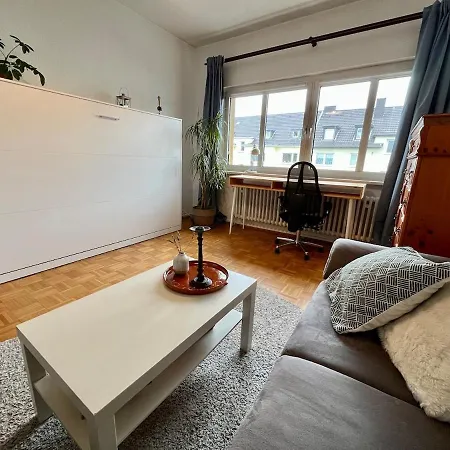 Gemuetliche Mit Balkon Und Top-anbindung ケルン